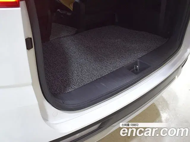 Kia Carnival 2021 — ფოტო 10/20