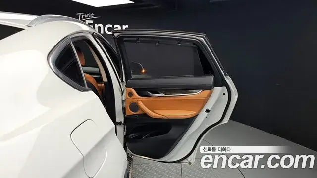 BMW X6 2018 — Şəkil 13/34
