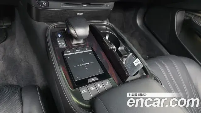 Lexus LS500 2021 — Photo 9/20