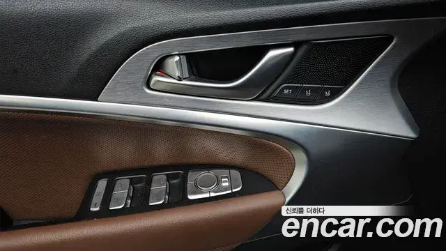 Genesis G70 2018 — Şəkil 32/33