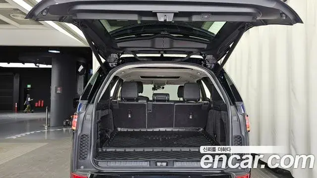 Land Rover Discovery 5 2020 — ფოტო 6/20