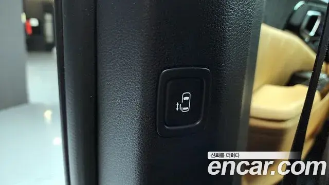 Kia Carnival 2021 — Photo 19/20