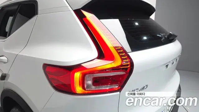 Volvo XC40 2021 — Photo 29/31