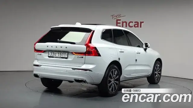 Volvo XC60 2018 — Фото 2/20