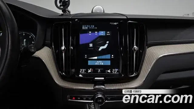 Volvo XC60 2018 — Фото 13/20