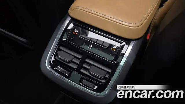 Volvo XC60 2018 — Şəkil 27/34