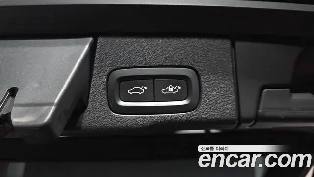 Volvo XC60 2018 — Şəkil 22/34