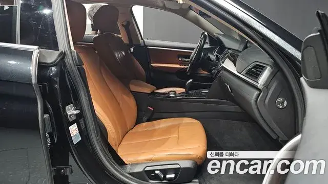 BMW 4 Series 2019 — Photo 33/33