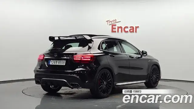 Mercedes-Benz GLA-Class 2018 — Şəkil 29/32