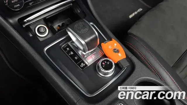 Mercedes-Benz GLA-Class 2018 — Şəkil 9/32