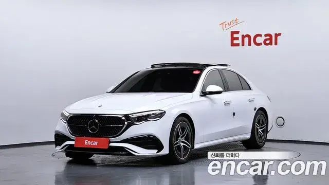 Mercedes-Benz E-Class 2025 — Photo 1/20