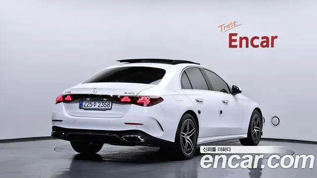 Mercedes-Benz E-Class 2025 — Photo 2/20
