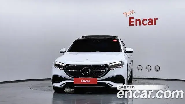 Mercedes-Benz E-Class 2025 — Photo 3/20