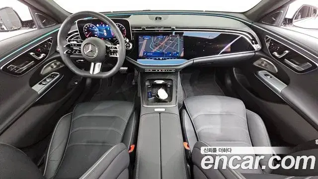 Mercedes-Benz E-Class 2025 — Photo 7/20