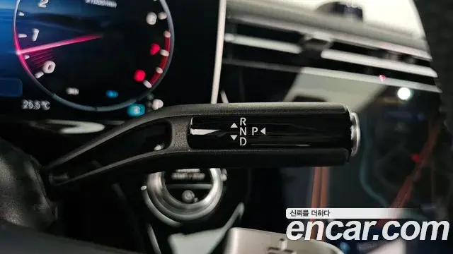 Mercedes-Benz E-Class 2025 — Photo 9/20