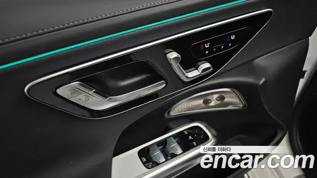 Mercedes-Benz E-Class 2025 — Photo 18/20