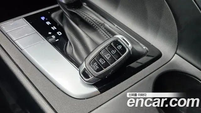 Hyundai The New Avante Hybrid 2021 — Photo 25/30