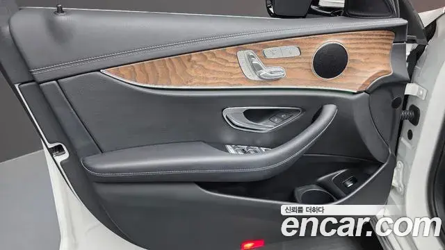 Mercedes-Benz E-Class 2022 — Şəkil 19/31