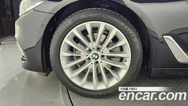BMW 5 Series 2018 — ფოტო 1/20
