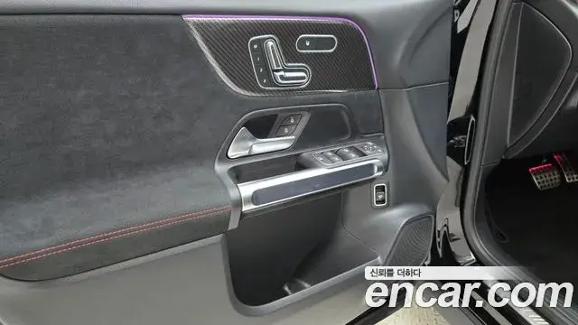 Mercedes-Benz GLB-Class 2025 — Фото 14/17