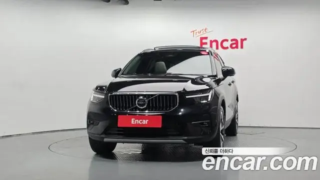 Volvo XC40 2022 — Фото 3/20