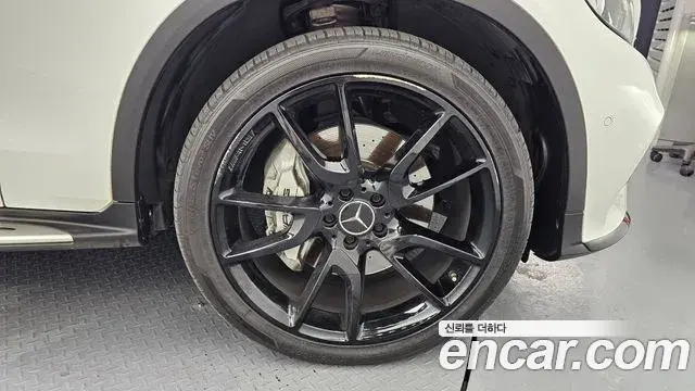 Mercedes-Benz GLC-Class 2019 — Photo 9/30