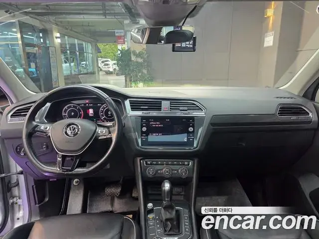 Volkswagen Tiguan 2018 — Şəkil 9/18