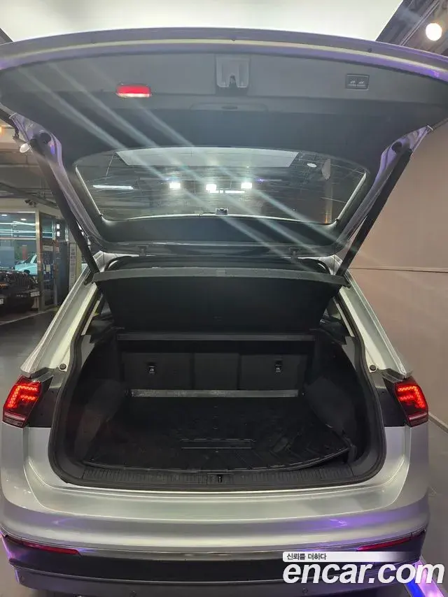 Volkswagen Tiguan 2018 — Şəkil 8/18