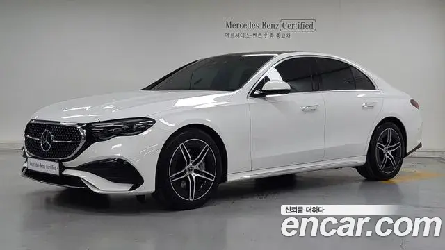 Mercedes-Benz E-Class 2024 — Photo 10/20