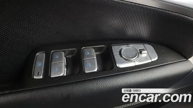 Genesis G70 2018 — Photo 25/35