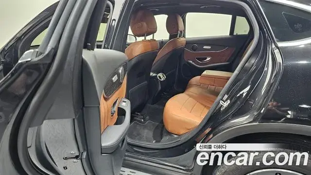 Mercedes-Benz GLC-Class 2021 — Photo 1/32
