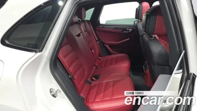 Porsche Macan 2023 — Photo 11/20