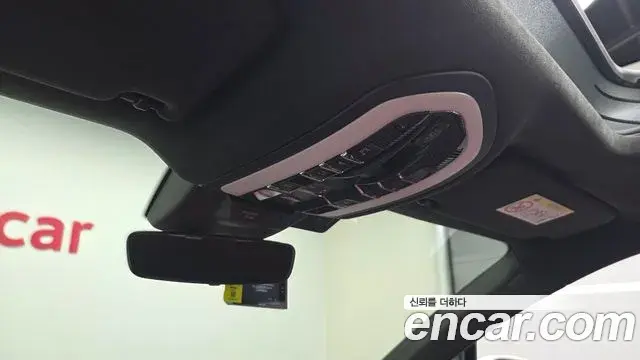 Porsche Macan 2023 — Photo 18/20