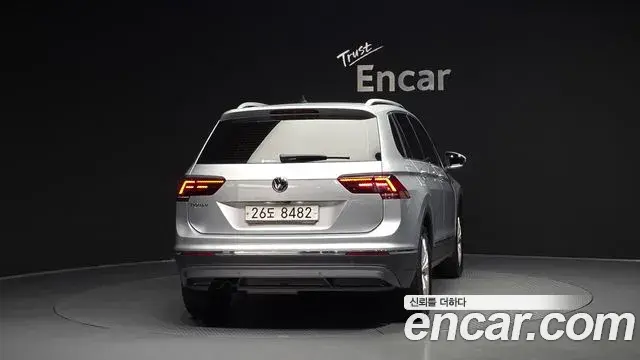 Volkswagen Tiguan 2018 — Фото 4/20