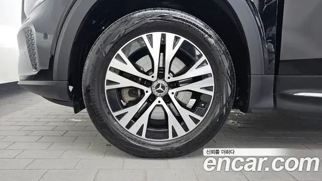 Mercedes-Benz GLB-Class 2024 — Photo 5/20