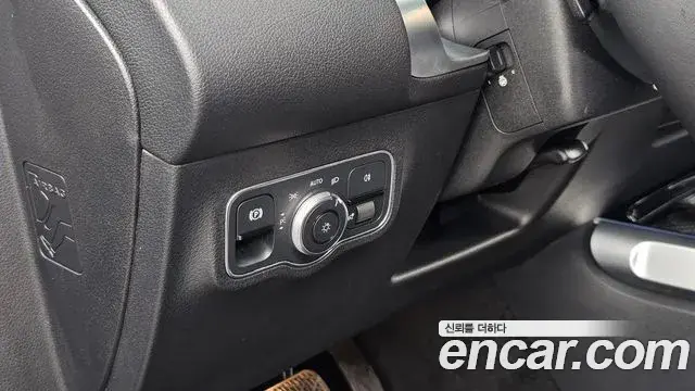 Mercedes-Benz GLB-Class 2024 — Photo 19/20