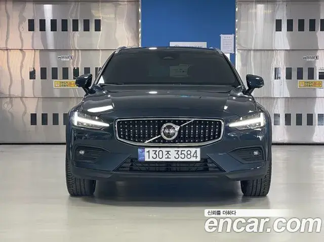 Volvo V60 Cross Country 2024 — ფოტო 2/20