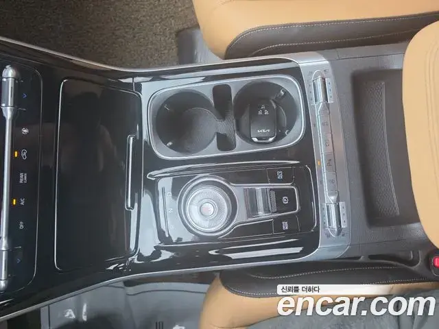 Kia Carnival 2023 — Photo 6/18