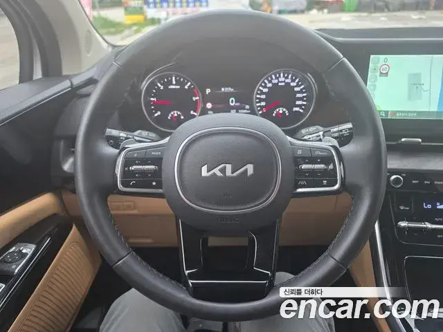 Kia Carnival 2023 — Photo 8/18