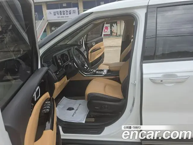 Kia Carnival 2023 — Photo 12/18