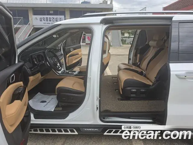 Kia Carnival 2023 — Photo 13/18