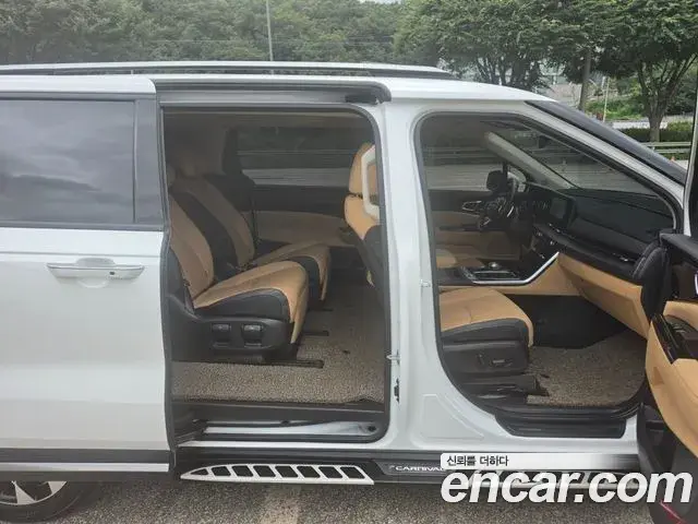 Kia Carnival 2023 — Photo 15/18