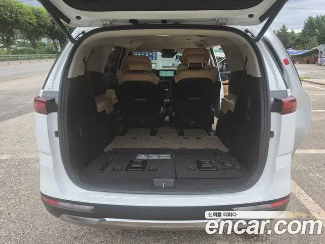 Kia Carnival 2023 — Photo 16/18