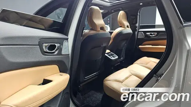 Volvo XC60 2021 — Şəkil 32/32