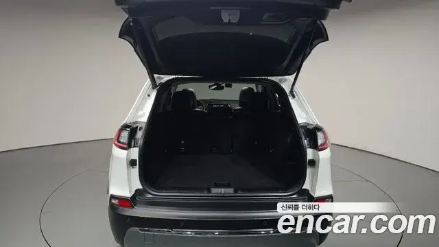 Jeep Cherokee 2021 — Photo 25/35