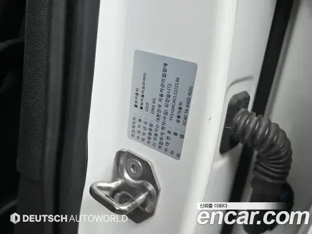 Volvo XC40 2019 — Şəkil 12/20