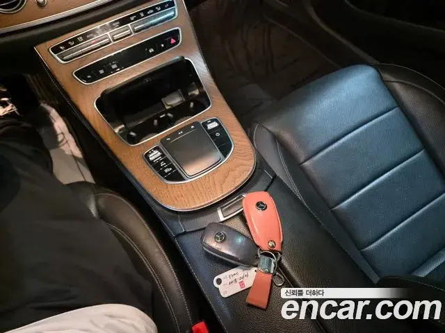 Mercedes-Benz E-Class 2021 — Фото 12/20