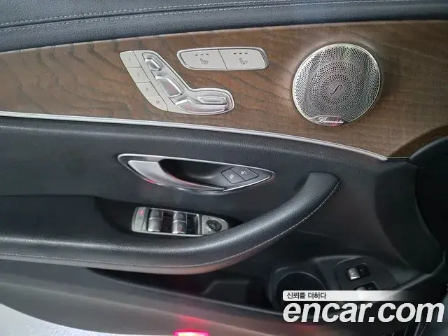 Mercedes-Benz E-Class 2021 — Фото 14/20