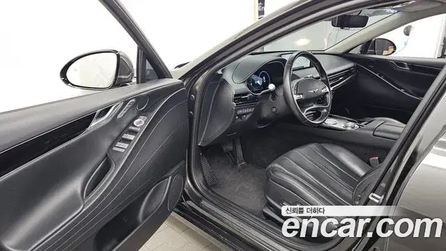 Genesis Electrified G80 2022 — Photo 10/20