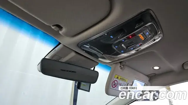 Genesis Electrified G80 2022 — Photo 17/20